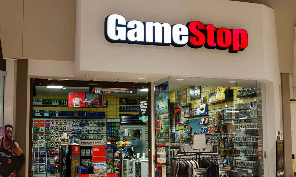 GameStop CEO'su: Oyunlar Şirket İçin Artık "Önemsiz"!
